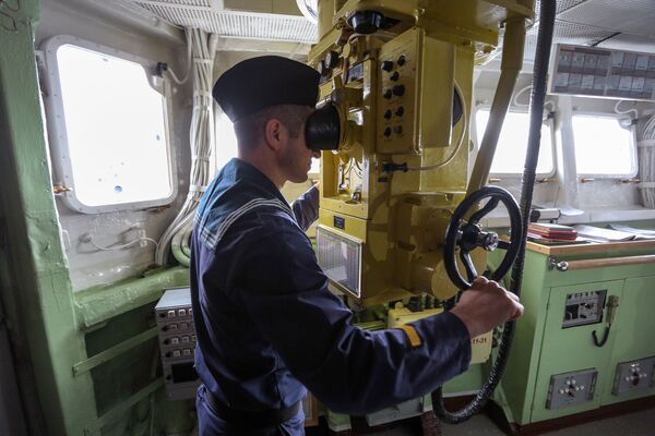 Экипаж ракетного крейсера Маршал Устинов на военно-морских учениях Кумжа – 2018 в Баренцевом море Экипаж ракетного крейсера Маршал Устинов на военно-морских учениях Кумжа – 2018 в Баренцевом море - Sputnik Латвия
