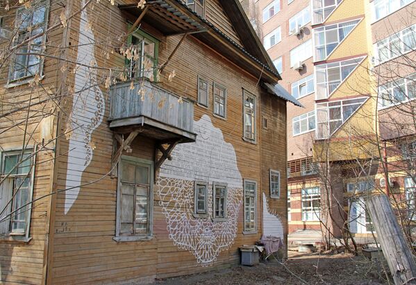 Произведение стрит-арта  на жилом здании в исторической части Нижнего Новгорода - Sputnik Латвия