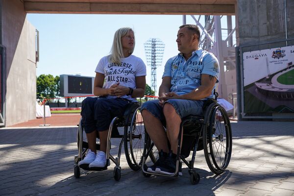 Латвийские спортсмены параолимпийцы Диана Дадзите и Айгарс Апинис - Sputnik Латвия