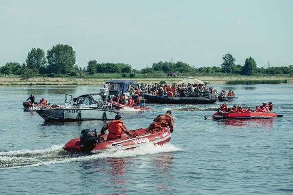 Учения на водах Лиепайского озера Учения на водах Лиепайского озера - Sputnik Латвия