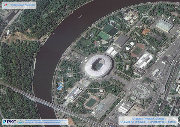 Стадион Лужники в Москве, который принимает матчи чемпионата мира по футболу - 2018 - Sputnik Латвия