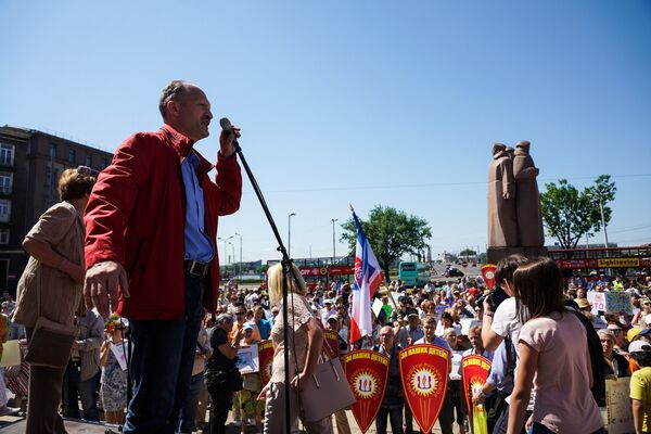 Krievu skolu aizstāvēšanas akcija Rīgā. 2018. gada 2. jūnijs Krievu skolu aizstāvēšanas akcija Rīgā. 2018. gada 2. jūnijs - Sputnik Latvija