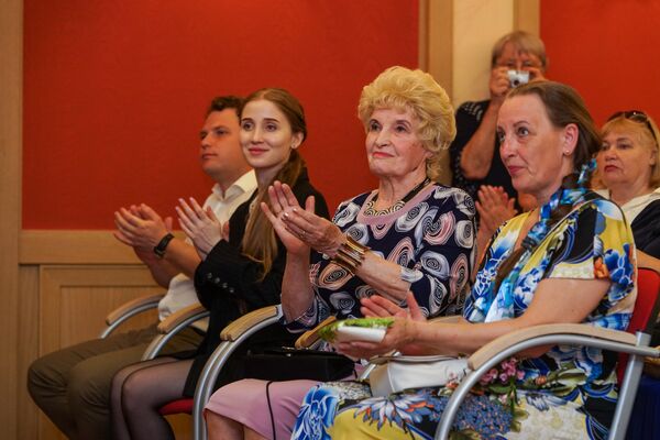 Антонина Пикуль на презентации мемуаров в Доме Москвы в Риге Антонина Пикуль на презентации мемуаров в Доме Москвы в Риге - Sputnik Латвия