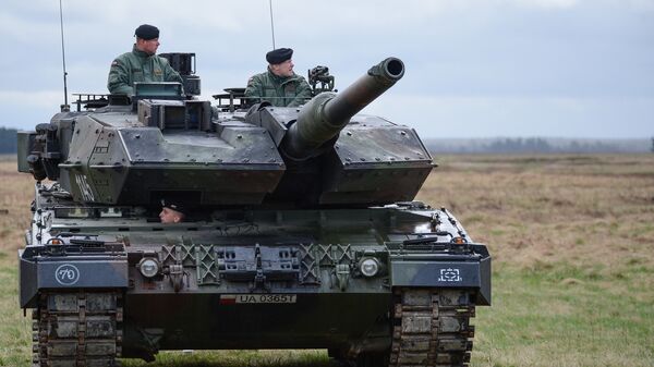 Tanks PT-91 NATO daudznacionālā bataljona sasveicināšanas ceremonijā Polijā - Sputnik Latvija