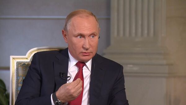 Putins paskaidrojis, kā parādījušās viņa puskailās fotogrāfijas - Sputnik Latvija