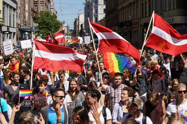 Глава МИД Латвии: у нас с Россией красочные отношения Глава МИД Латвии: у нас с Россией красочные отношения - Sputnik Латвия