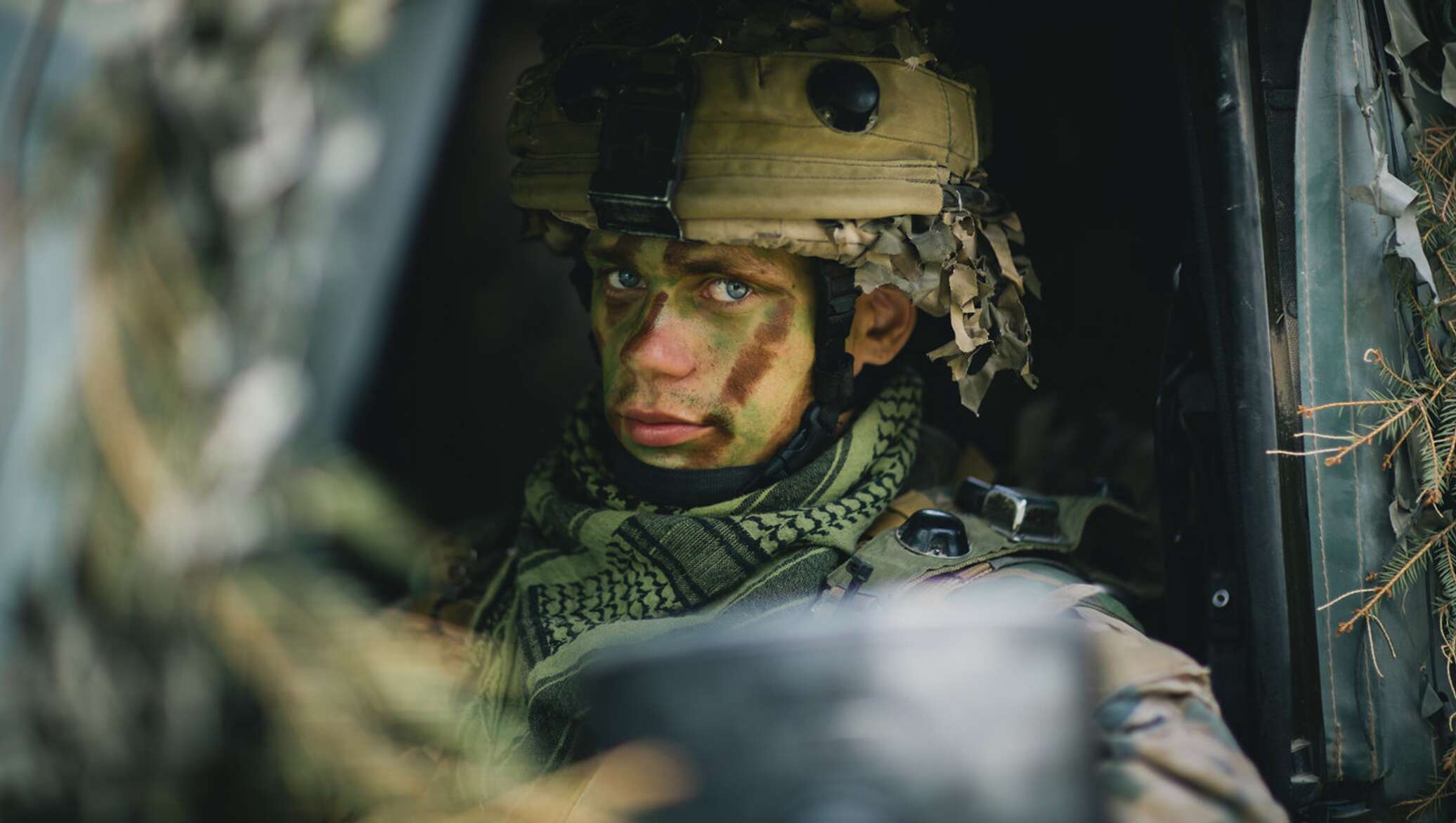 Министру обороны нужно умерить пыл: латвийцы против повышения военных ...