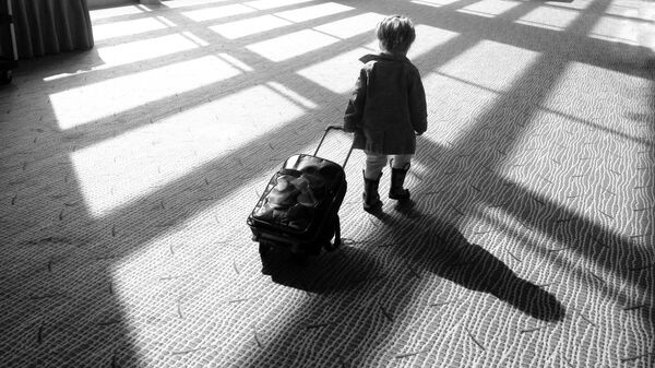 Малыш с чемоданом - Sputnik Latvija