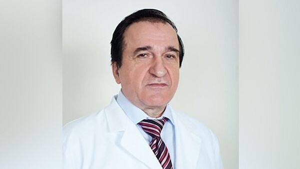 Заслуженный врач России, доктор медицинских наук, профессор, врач-терапевт, кардиолог Юрий Серебрянский - Sputnik Латвия