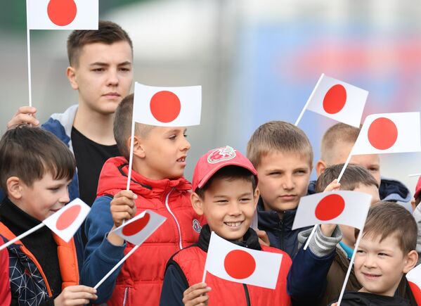 Болельщики на тренировке сборной Японии перед матчами чемпионата мира по футболу 2018 - Sputnik Латвия