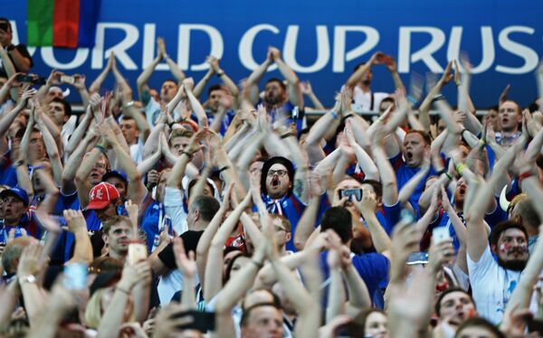 Болельщики сборной Исландии на матче группового этапа чемпионата мира по футболу между сборными Исландии и Хорватии - Sputnik Латвия