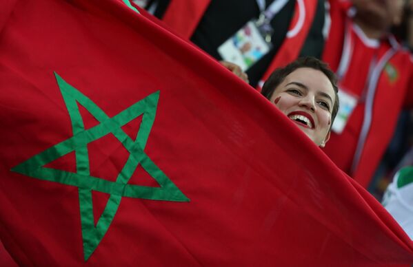 Болельщица сборной Марокко перед началом матча группового этапа чемпионата мира по футболу между сборными Испании и Марокко - Sputnik Латвия