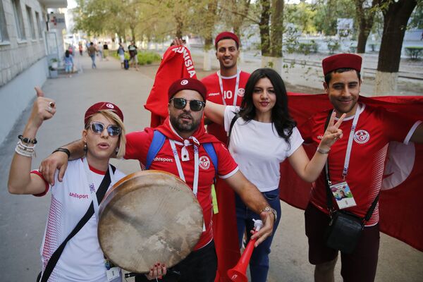 Тунисские болельщики отправляются на футбольный матч чемпионата мира по футболу 2018 между сборными Туниса и Англии в Волгограде - Sputnik Латвия