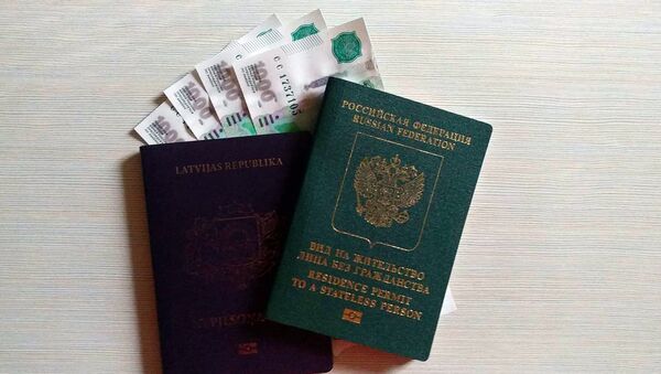 Паспорт негражданина Латвийской республики и вид на жительство РФ - Sputnik Латвия