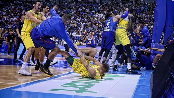 Отборочный матч чемпионата мира — 2019 по баскетболу между сборными Австралии и Филиппин - Sputnik Латвия