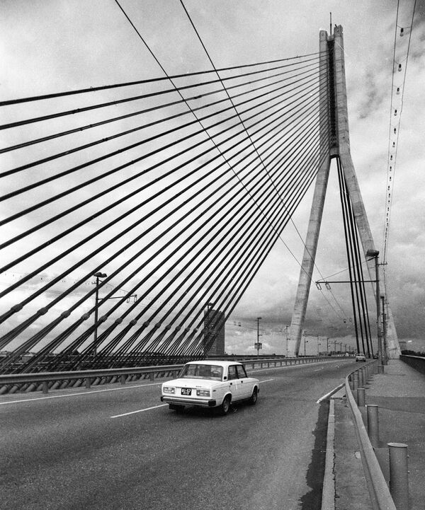 Вантовый мост через реку Даугаву, 1984 год Вантовый мост через реку Даугаву, 1984 год - Sputnik Латвия
