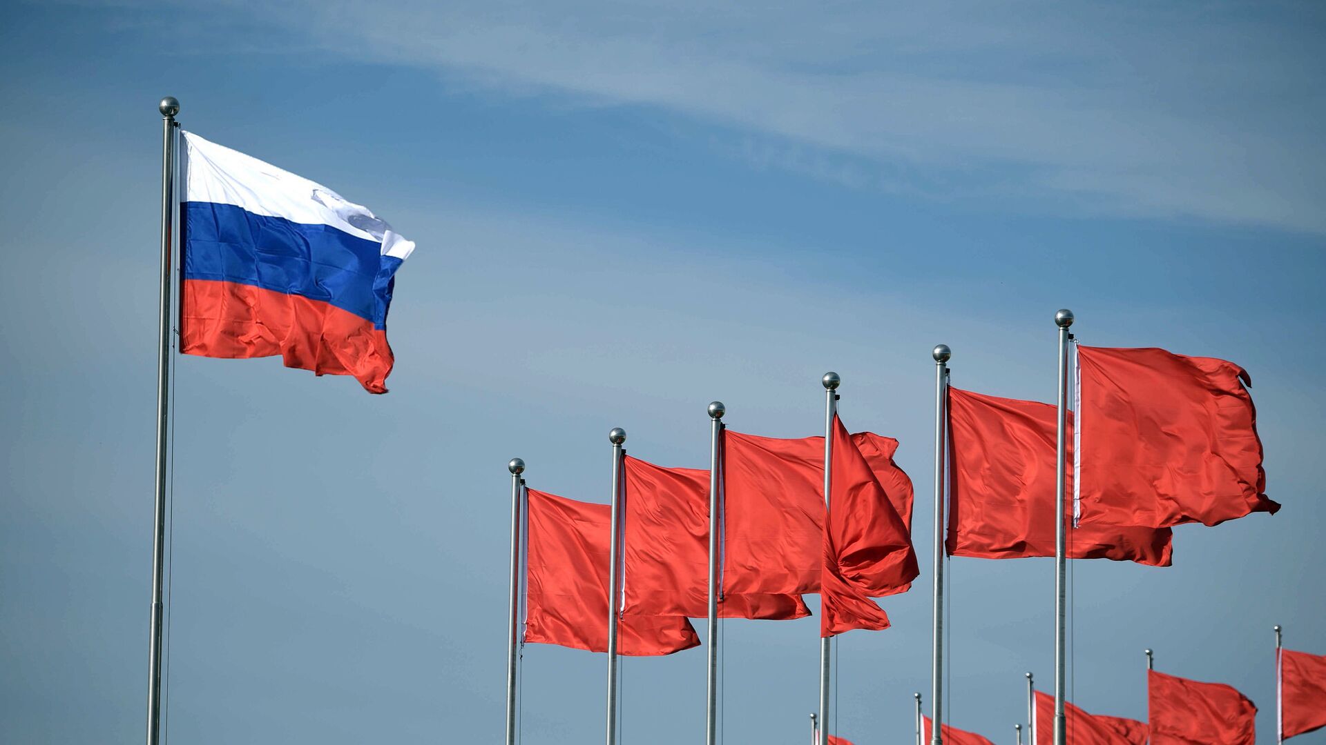 Флаг России и флаги КНР - Sputnik Латвия, 1920, 24.07.2022