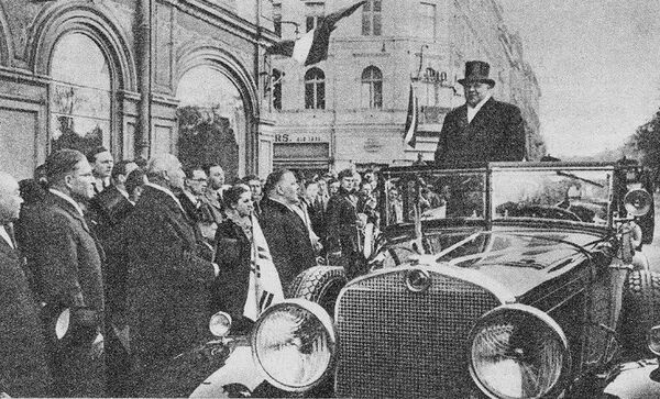 Президент Улманис в автомобиле, 1939 год Президент Улманис в автомобиле, 1939 год - Sputnik Латвия