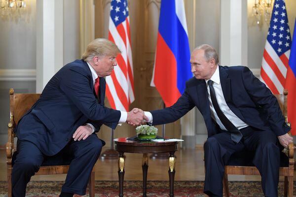Встреча президента РФ Владимира Путина и президента США Дональда Трампа в Хельсинки Встреча президента РФ Владимира Путина и президента США Дональда Трампа в Хельсинки - Sputnik Латвия