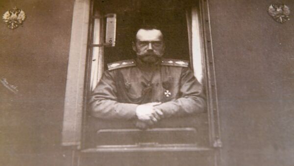 Фотография императора Николая II в окне вагона императорского поезда (май 1916 года)  - Sputnik Латвия