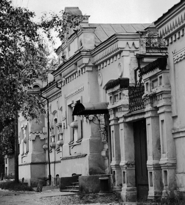 Дом инженера Ипатьева, в котором провела последние дни семья императора Николая II Романова Дом инженера Ипатьева, в котором провела последние дни семья императора Николая II Романова - Sputnik Latvija