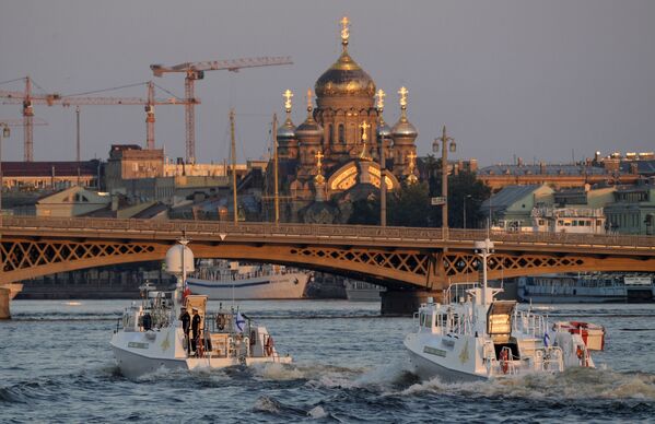 Корабли на репетиции парада в честь Дня Военно-морского флота в акватории Невы в Санкт-Петербурге Корабли на репетиции парада в честь Дня Военно-морского флота в акватории Невы в Санкт-Петербурге - Sputnik Латвия