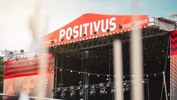 Одна из сцен музыкального фестиваля Positivus - Sputnik Latvija