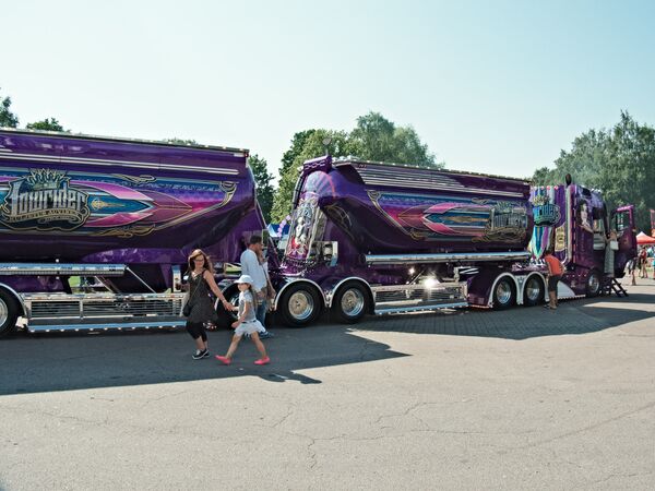 Грузовик Lowrider - гвоздь выставки Грузовик Lowrider - гвоздь выставки - Sputnik Латвия