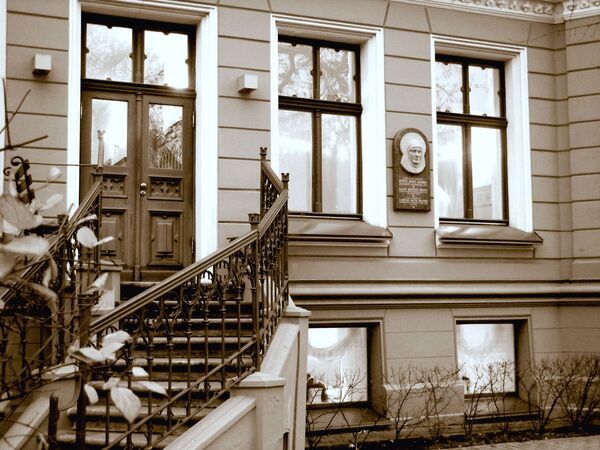 Мемориальная доска Матери Марии. Рига, дом Тизенгаузенов Мемориальная доска Матери Марии. Рига, дом Тизенгаузенов - Sputnik Латвия