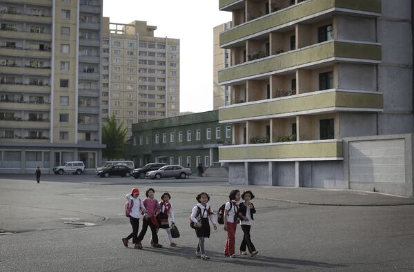 Школьники в Пхеньяне, Северная Корея - Sputnik Латвия