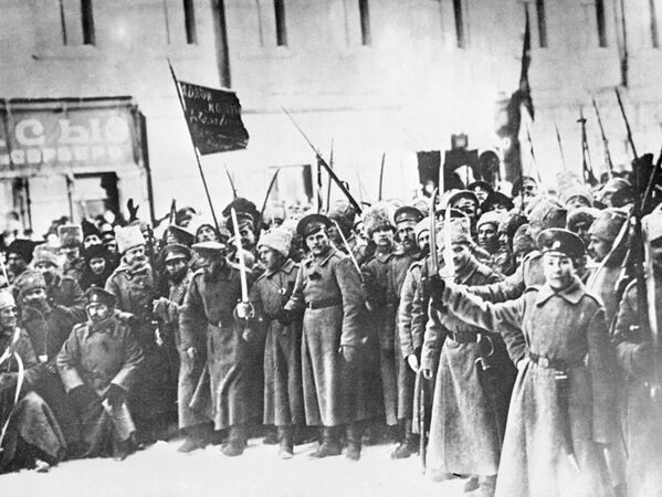На Литейном проспекте в Петрограде, февраль 1917 На Литейном проспекте в Петрограде, февраль 1917 - Sputnik Латвия