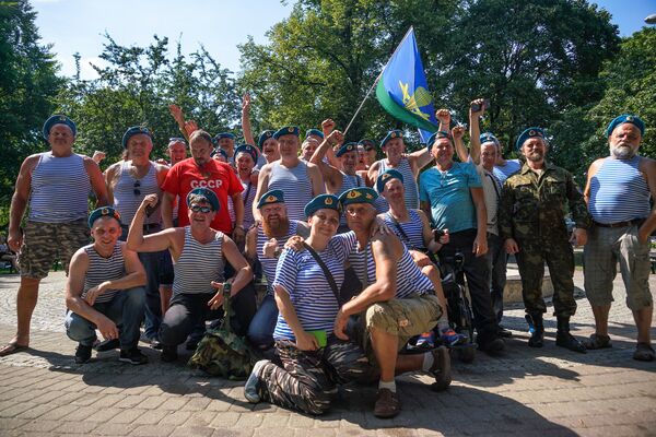 В Риге отметили 88 годовщину создания Воздушно-десантных войск В Риге отметили 88 годовщину создания Воздушно-десантных войск - Sputnik Латвия