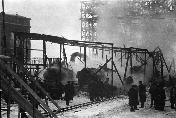 Горит памятник красным латышским стрелкам, 1970 г Горит памятник красным латышским стрелкам, 1970 г - Sputnik Латвия