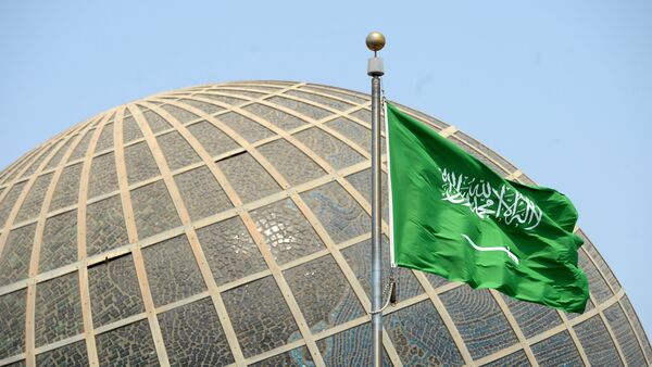 Флаг Саудовской Аравии в городе Джидда - Sputnik Latvija