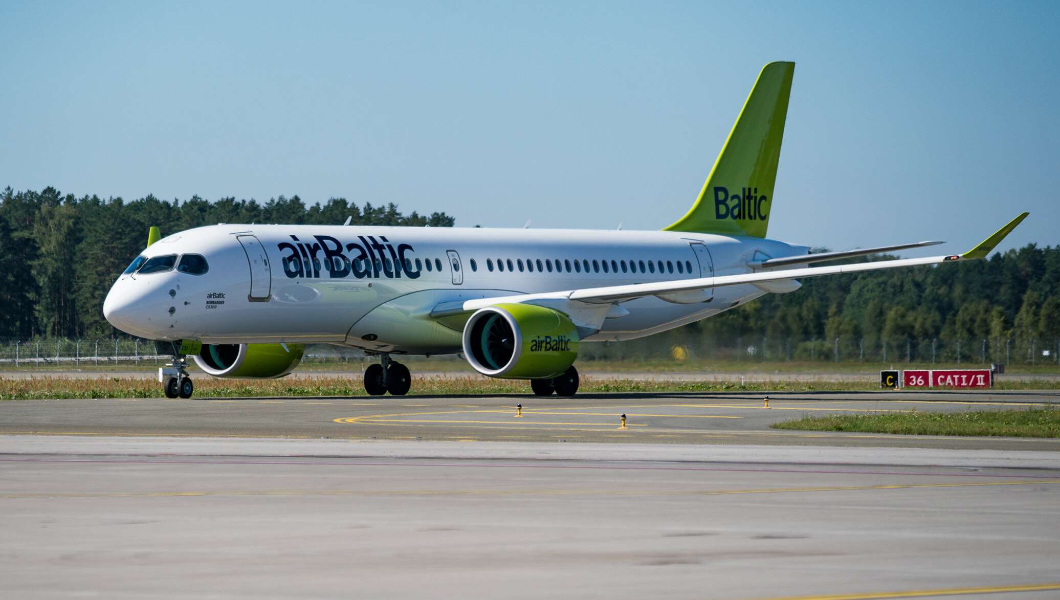 300 220. Airbus a220-300 AIRBALTIC. A220-300 Delta. Аэробус а 220. A220-300.