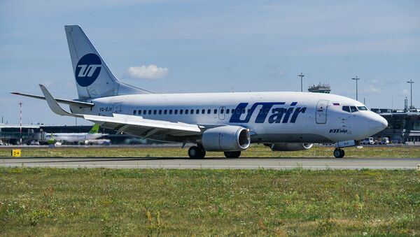 Самолет Boeing 737 авиакомпании UTair в аэропорту Рига - Sputnik Latvija