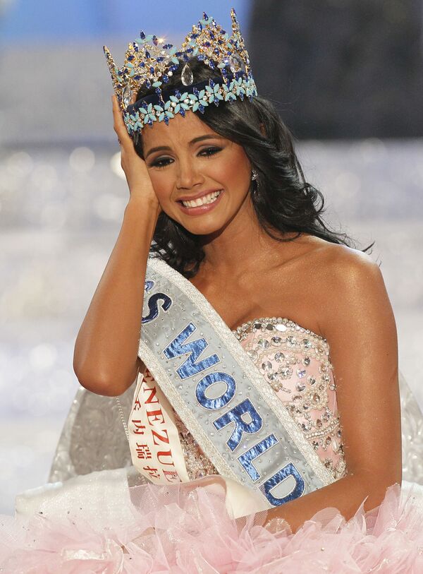 Mis Venecuēla Iviana Sarkosa ieguva pirmās skaistules kroni 2011. gadā - Sputnik Latvija