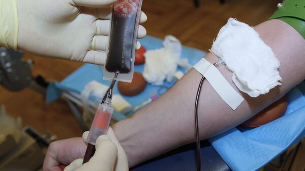 Забор крови для исследования на наличие инфекций - Sputnik Латвия