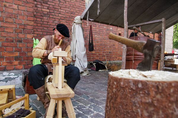 Ремесленники Средневековья показывают свое мастерство - Sputnik Латвия