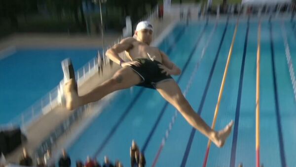 Sāpīgi skatīties: čempionāts lēcienos ūdenī uz vēdera - Sputnik Latvija