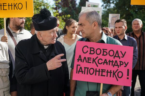 Пикет в защиту Александра Гапоненко Пикет в защиту Александра Гапоненко - Sputnik Латвия