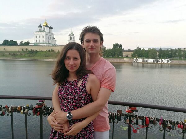 Актер Герман Андреев со своей супругой Оксаной Карой Актер Герман Андреев со своей супругой Оксаной Карой - Sputnik Латвия
