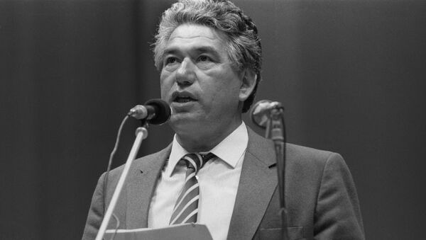Чингиз Айтматов на съезде народных депутатов СССР, 1989 год - Sputnik Латвия