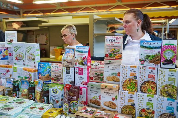 Выставка-продажа российских товаров Russian Food Market Riga 2018 - Sputnik Латвия