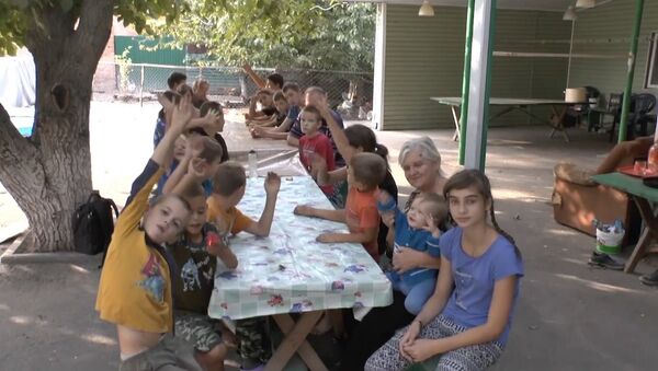 14 школьников из одной семьи - Sputnik Латвия