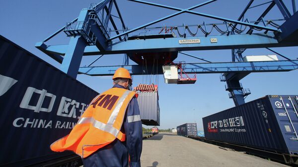 Комбинированный контейнерный поезд из Европы в Китай - Sputnik Latvija