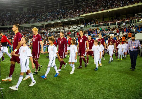 Игроки сборной Латвии по футболу перед началом матча Лиги наций УЕФА против команды Грузии, Тбилиси, 9 сентября 2018 - Sputnik Латвия