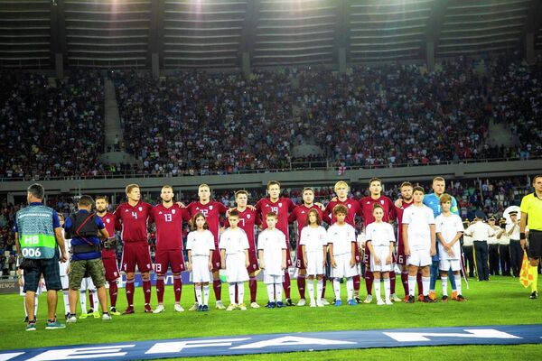 Игроки сборной Латвии по футболу перед началом матча Лиги наций УЕФА против команды Грузии, Тбилиси, 9 сентября 2018 - Sputnik Латвия