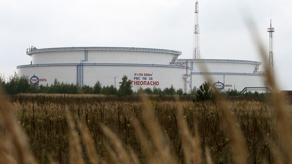 Нефтеперерабатывающий завод и нефтепровод Дружба - Sputnik Латвия