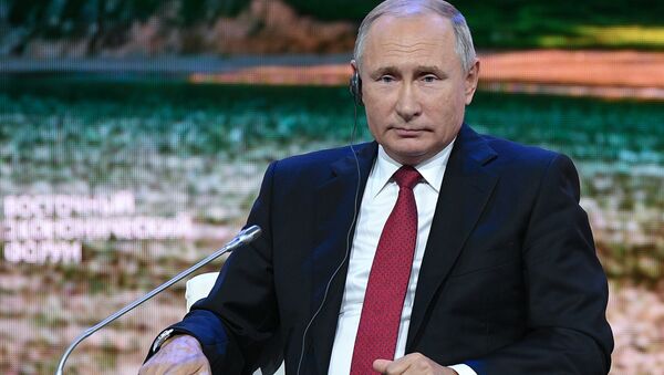 Президент РФ Владимир Путин на Восточном экономическом форуме - Sputnik Latvija